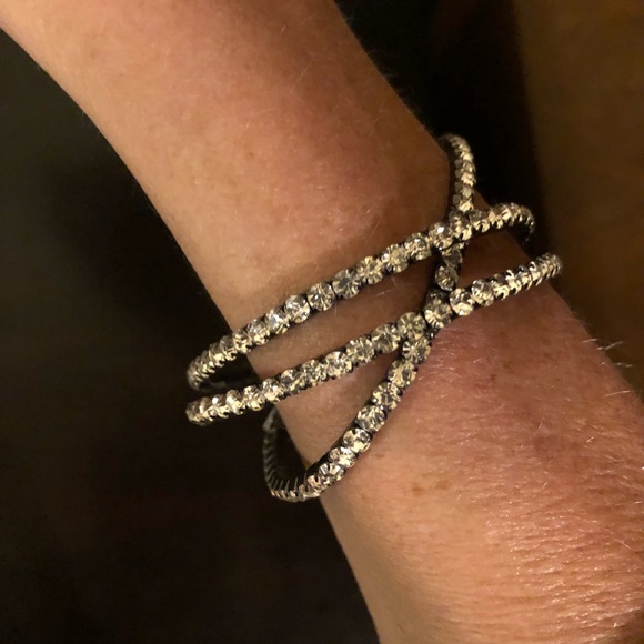 👗Three strand black setting under shining stones - Picture 4 of 9